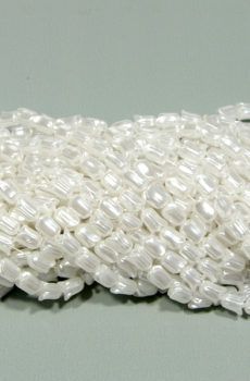 03-237 fehér tekla tulipán gyöngy 8x10mm