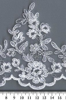 06-1062 Fehér zsinórozott ezüst szálas szegő csipke 11,5cm