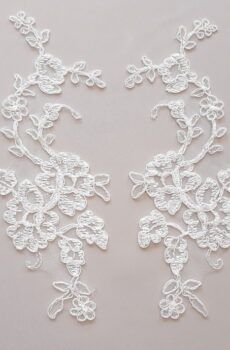 06-1082 Tüll alapú zsinóros krém páros csipke