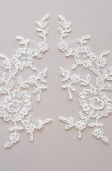 06-1084 Tüll alapú zsinóros krém páros csipke