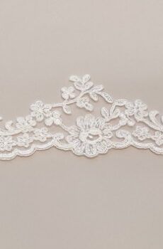 06-1086 Krém zsinóros csipke szegő 9 cm
