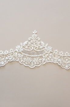 06-1098 krém gyöngyös szegő csipke 18cm