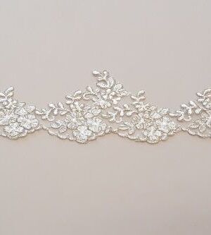 06-1202 Arany zsinóros krém csipke szegő 11cm