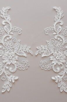 06-1222 Tüll alapú zsinóros krém páros csipke