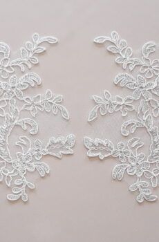 06-1258 Krém zsinóros páros csipke