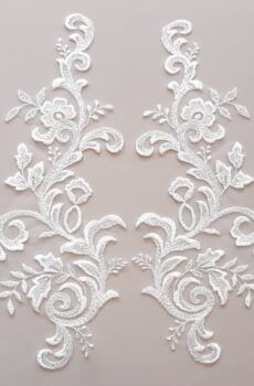 06-1264 Törtfehér indás páros csipke