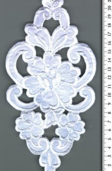 06-405 Szatén alapú fehér csipkemotívum