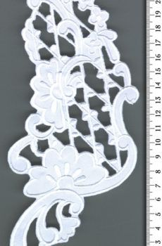 06-518 Düsesz alapú fehér csipke