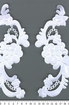 06-526 Szatén alapú fehér páros csipke