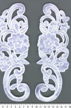 06-527 Szatén alapú fehér páros csipke