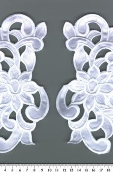 06-533 Szatén alapú fehér csipke (szatén csipke 521)