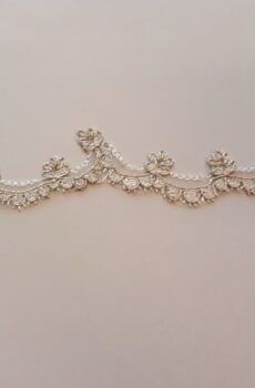 06-971 Pezsgő tüll alapú hímzett szegő csipke 3cm