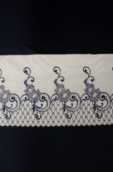 06-m-4  Test tüll alapú feketével hímzett szegő csipke 19cm