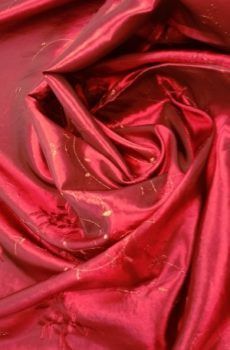 15-11 piros himzett gyűrt taft 150cm