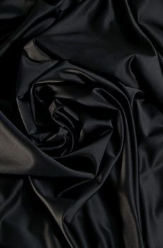 15-486 Fekete düsesz 150cm