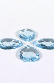 18-091 Virágszirom világos kék varrható akril kő 13mm x 18mm