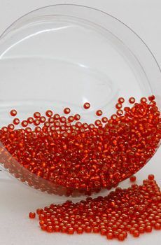 19-024 üveggyöngy piros 2mm