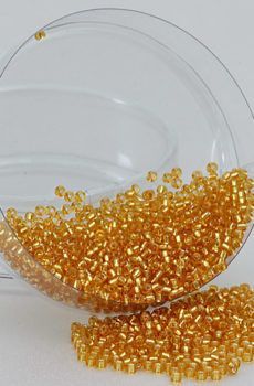 19-031 üveggyöngy arany 2mm