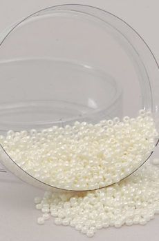 19-067 világos krém kása üveggyöngy