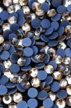 19-094 Arany kerek kristály Hotfix 5mm