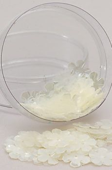 26-004 krém, virág alakú, átlátszó flitter 14mm 500 gr