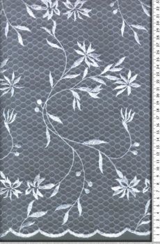 Fehér organza alapon hímzett csipke 28-262