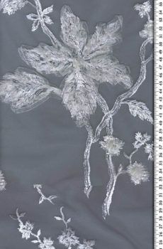 28-478 Fehér Tüll alapon Hímzett