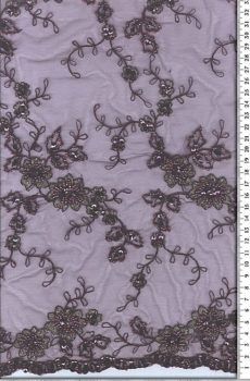 28-601 S.lila Tüll alapon csipkeanyag, hímzett, gyöngyökkel