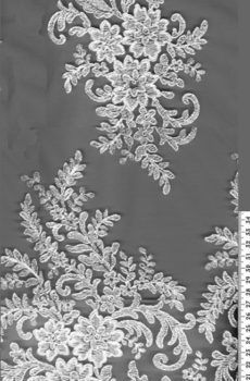 28-652 Csipkeanyag krém tüll alapon, zsinórozva