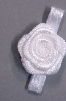 30-195 Virág - fehér szatén rozetta