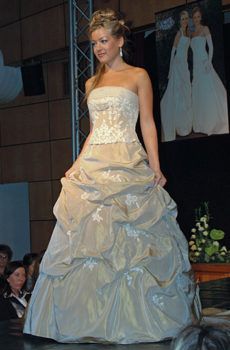 33-3153 L Cappucino báli ruha