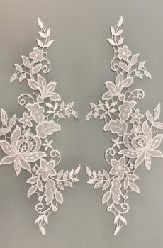 06-1191 Törtfehér muszlin alapú páros légcsipke 11x31 cm