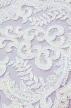 Fehér csipkeanyag