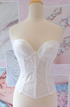 33-002 Fehér csipke corset