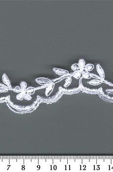 06-873 Bézs hímzett szegő csipke 3cm