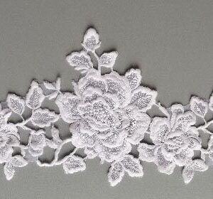 06-1275 – Fehér csipkeszegő nagy virágmintával