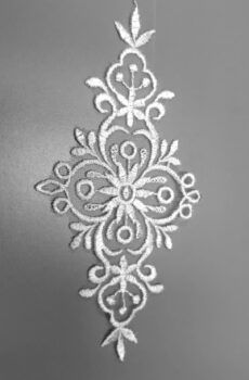 06-1205 Krém hímzett csipke motívum