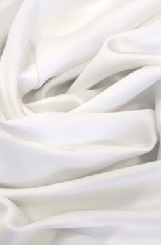 15-565 Törtfehér elasztikus lágyszatén 150cm