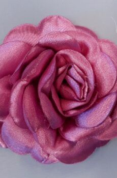 30-19 Lilásrózsaszín szatén pufi rózsa 8cm