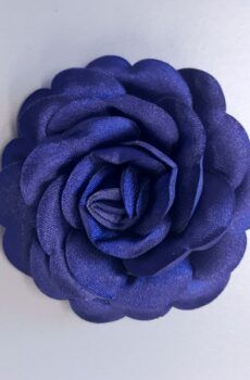 30-24 Sötétkék szatén pufi rózsa 8cm