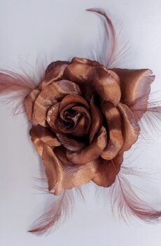 30-4 Sötétbarna tollas szatén virág