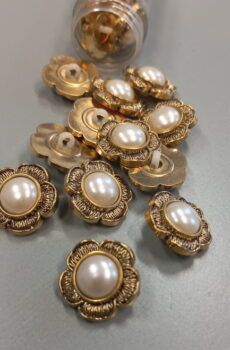 01-113 Arany-törtfehér színű műanyag gomb