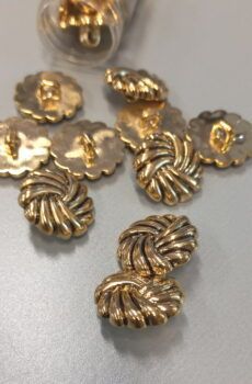 01-235 Arany színű műanyag gomb