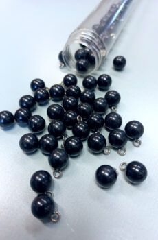 01-270 Fekete színű műanyag gyöngygomb