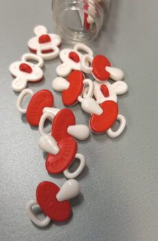 01-166 Piros cumi gomb