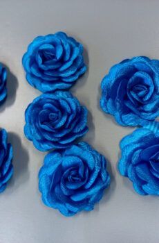 30-35 Cölinkék szatén pufi rózsa 5cm