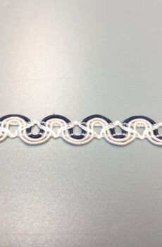 31-080-34 Kék-törtfehér díszítő szalag 1,5cm széles