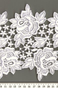 06-447-K Törtfehér légcsipke szegő 17cm