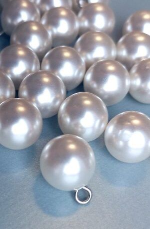 01-265 Törtfehér műanyag gyöngygomb 13mm