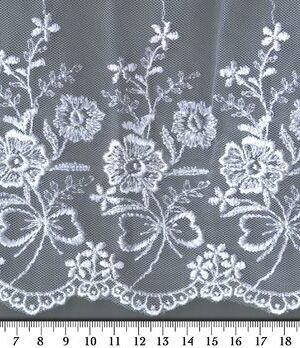 06-401 Fehér tüll alapú hímzett szegő csipke 15cm